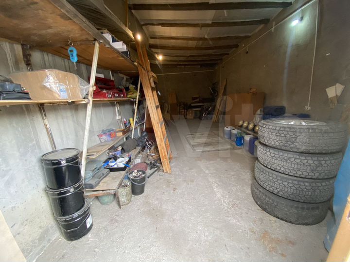 Гараж, > 30 м²