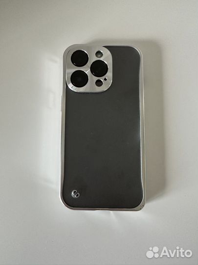 Металлический чехол на iPhone 14 Pro