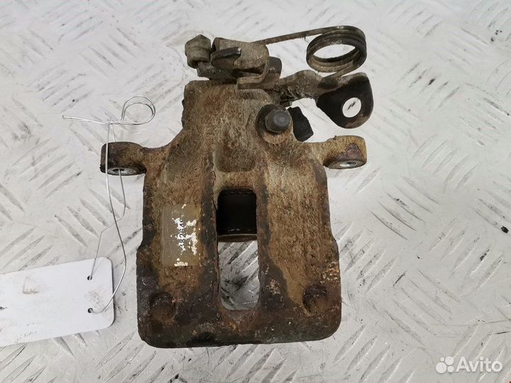 Суппорт задний правый для Audi A4 B5 8D0615424