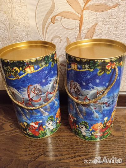 Картонная банка для новогодних подарков