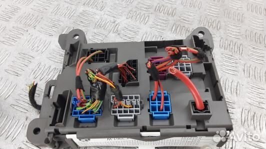 Блок предохранителей BMW X5 E70 (7NI12M101)