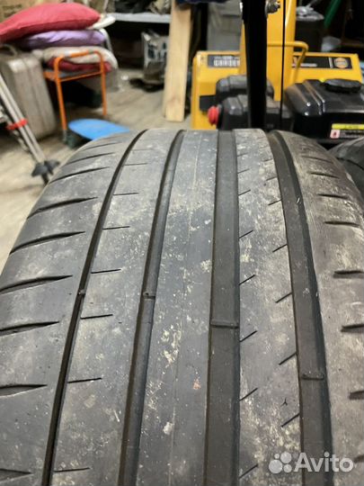 Michelin Pilot Sport 4 245/40 R18 93Y