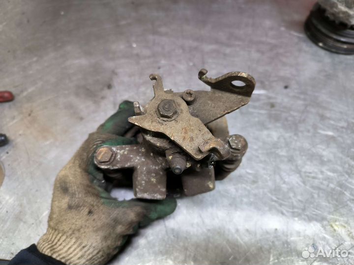 Renault Megane 2.3суппорт задний правый