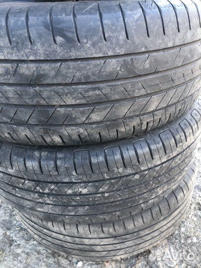 Goodyear EfficientGrip Performance 215/60 R16 95H