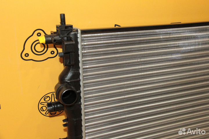 Радиатор охлаждения МКПП Chevrolet Cruze 09 - 16