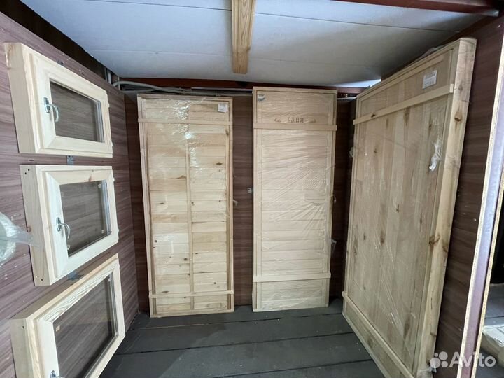 Дверь деревянная в баню