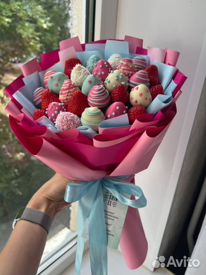 Съедобные букеты из клубники и шоколада