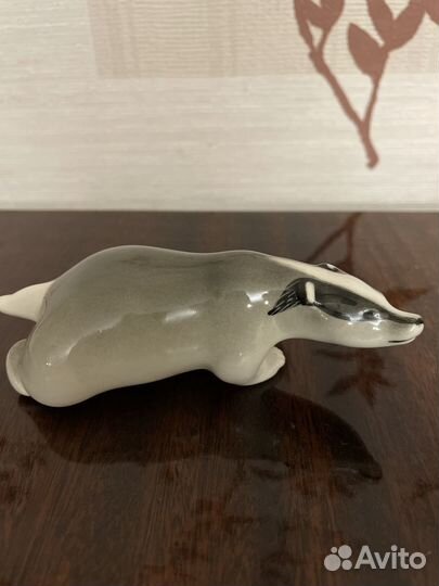 Статуэтка «Крадущийся барсук»