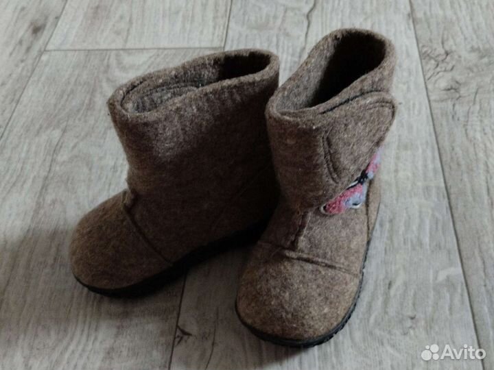 Кроссовки для девочки 24