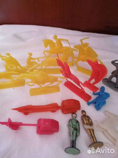 Игрушки СССР солдатики