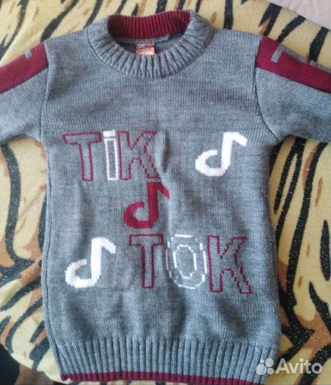 Свитер детский новый
