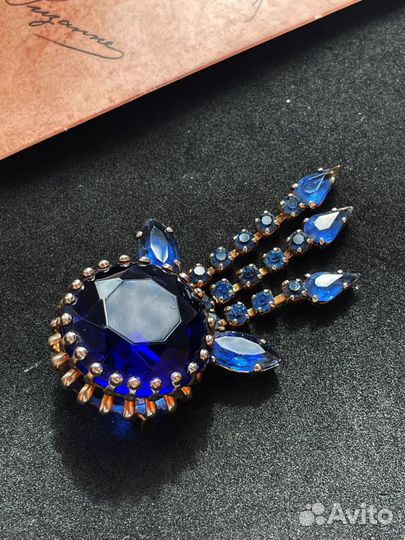 Брошь с кристаллами