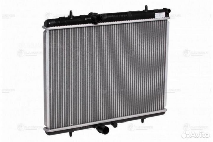 Luzar LRC 20W2 Радиатор охл. для а/м Peugeot 308