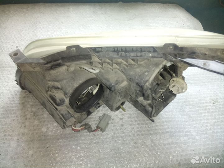 Фара Toyota Avensis 2005 depo
