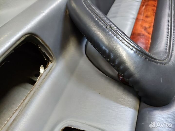 Обшивка задней левой двери lexus LX 470