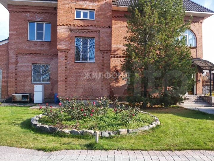 Коттедж 385,7 м² на участке 10 сот.