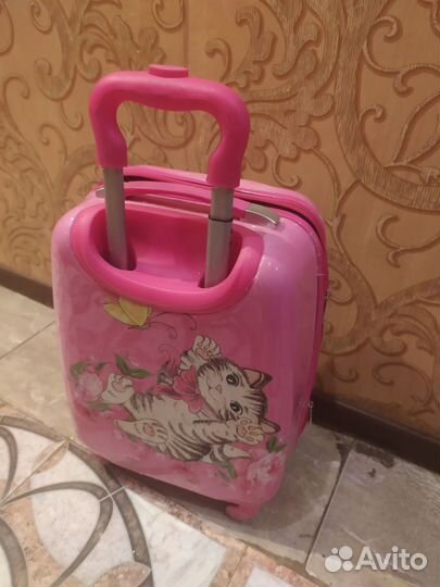 Детский чемодан на колесиках