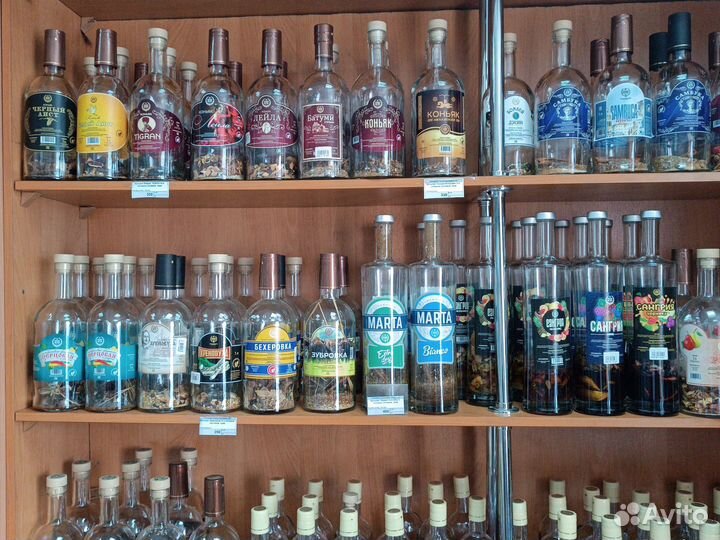 Бутылки с набором трав для домашних напитков