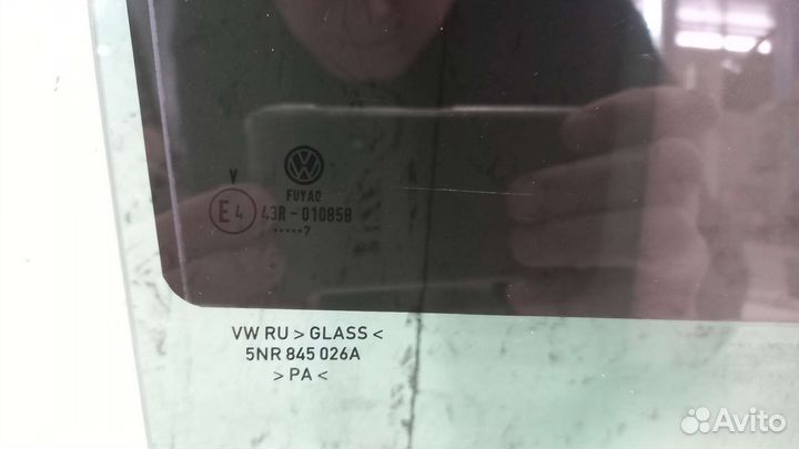 Стекло задней правой двери Volkswagen Tiguan 2