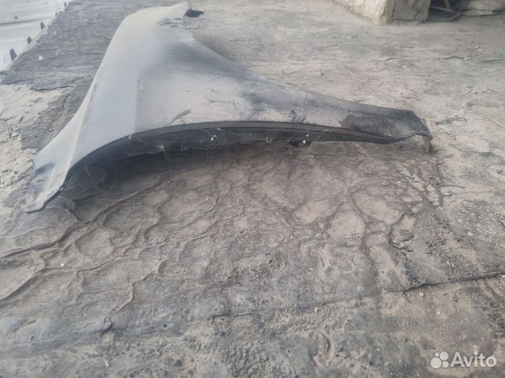 Крыло правое перед toyota avensis