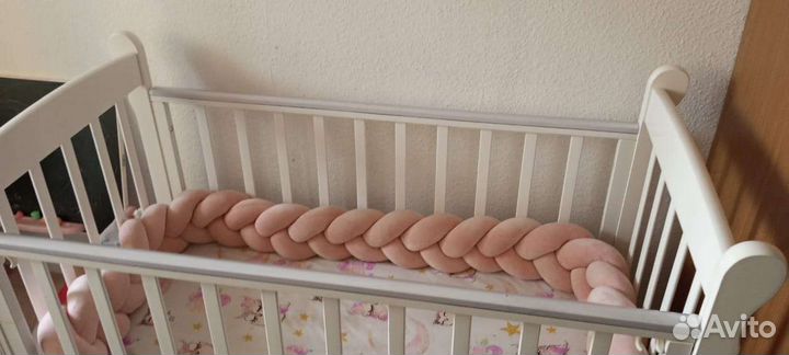 Детская кроватка с маятником и ящиком