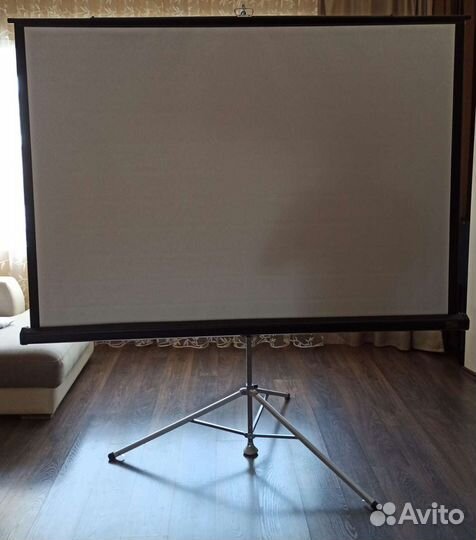 Экран для проектора на штативе