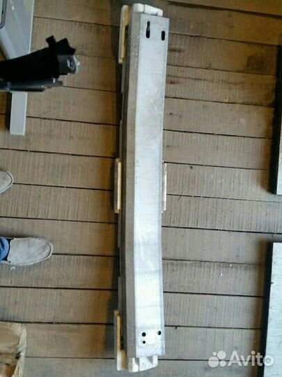 Усилитeль заднeго бaмпера Тоyоta Сamry 40