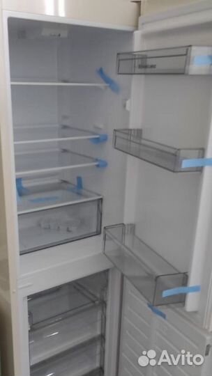 Холодильник новый бежевый мрамор