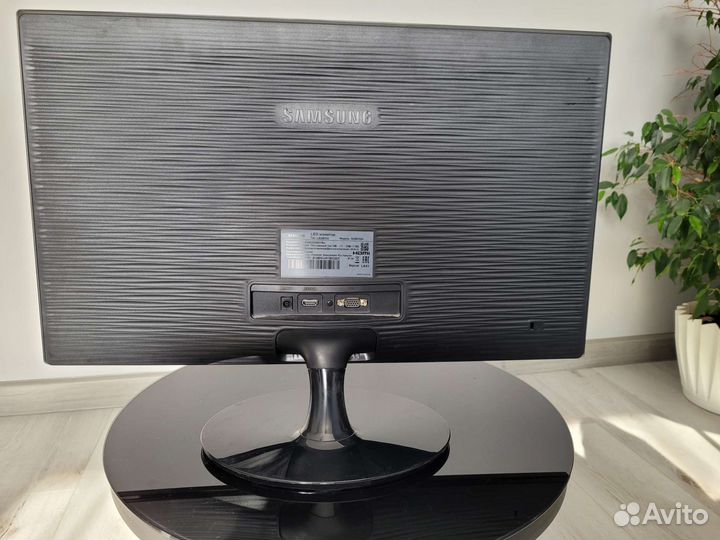 Монитор Samsung