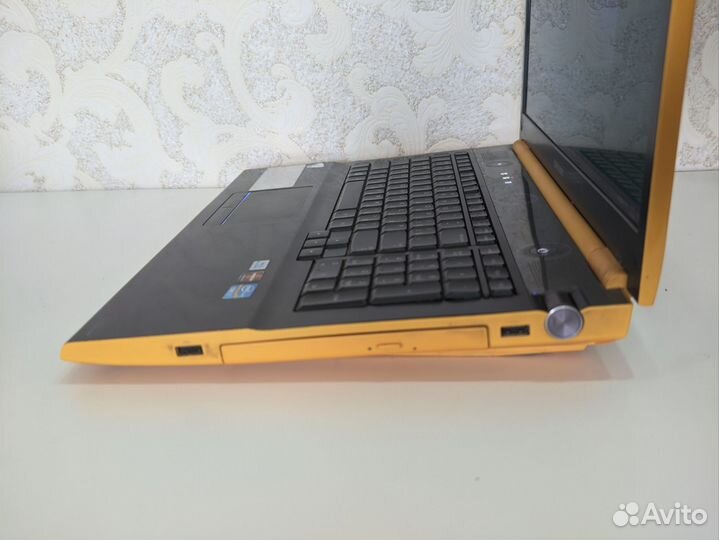 Игровой ноутбук Samsung 700G