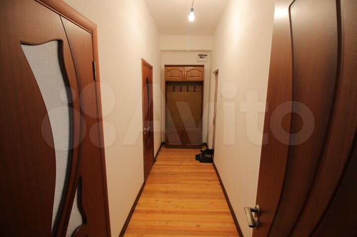 2-к. квартира, 60 м², 1/10 эт.