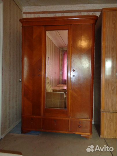 Шкаф 3-дверной