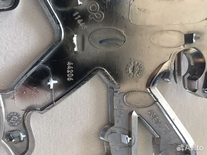 Значок на Пежо 308