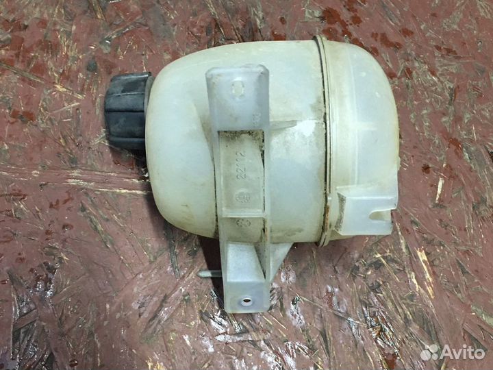 Бачок расширительный Рено Логан 1