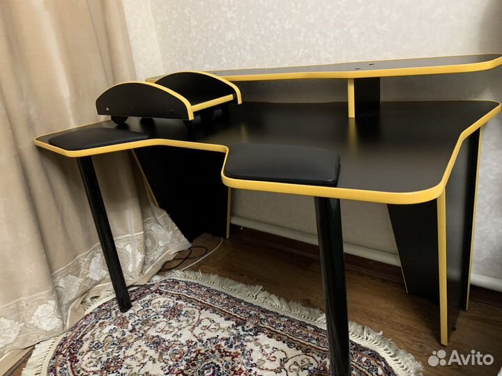 Компьютерный стол игровой