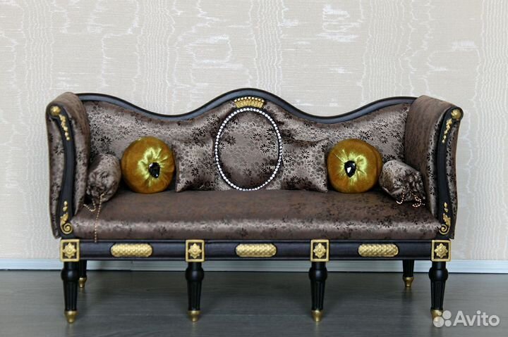 Диван для кукол