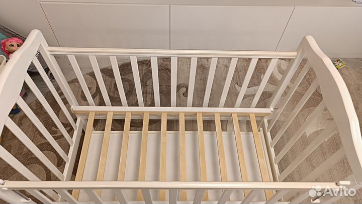 Кроватка с маятником