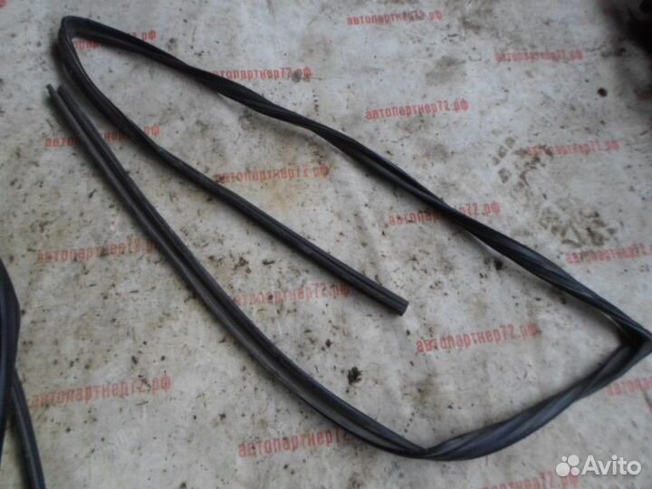 Уплотнитель двери передней левой (внутри двери ) C