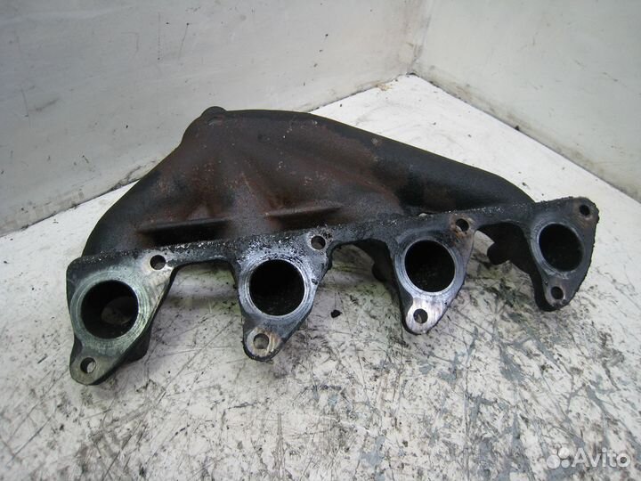 Коллектор выпускной Хендай H-1 2001г 2.5л 73кВт