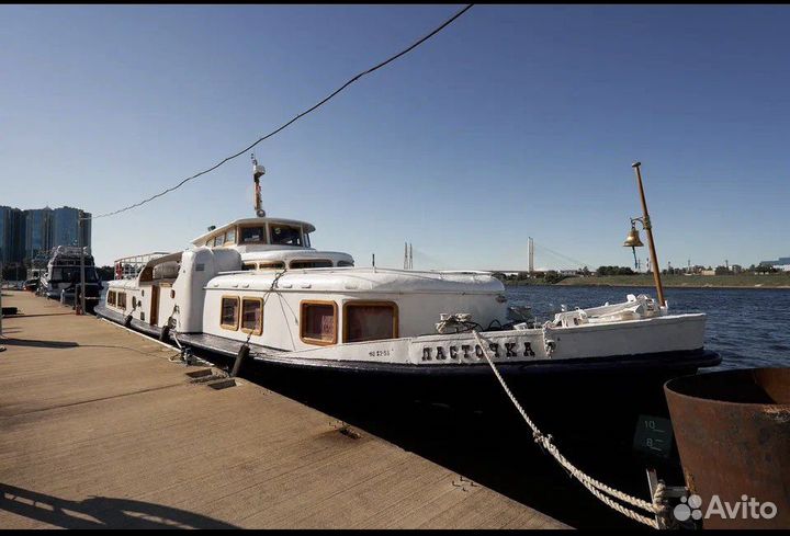 Яхта теплоход Ласточка