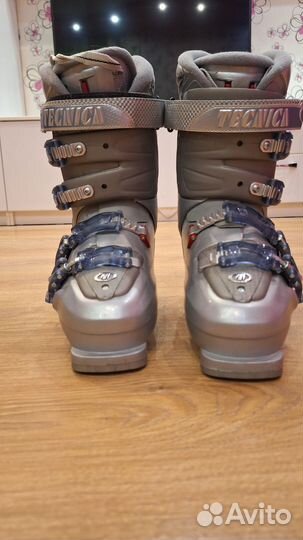 Горнолыжные ботинки женские