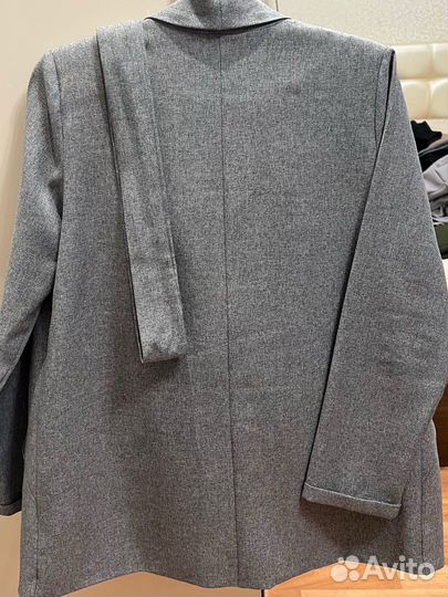 Костюм брючный офисный 46 размер