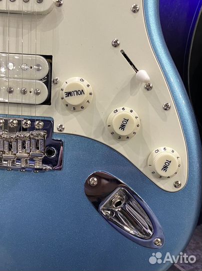 Электрогитара Stratocaster + Комбоусилитель 10вт