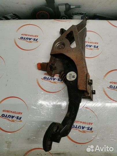 Педаль тормоза Nissan Qashqai 1.6 HR16DE 2012