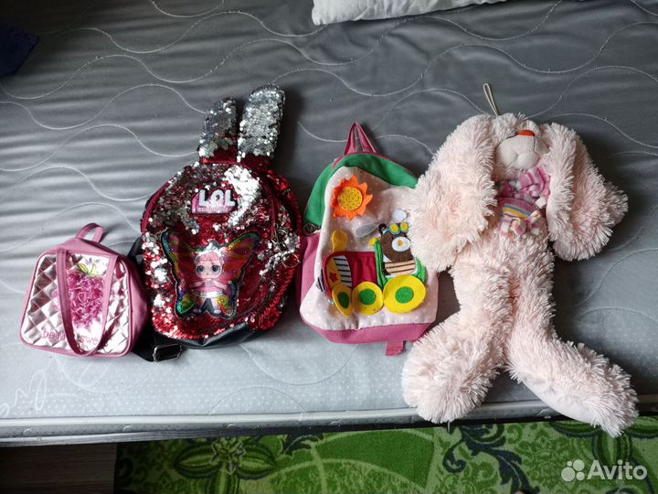 Игрушки и рюкзаки для девочки