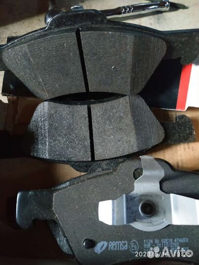 Тормозные колодки передние