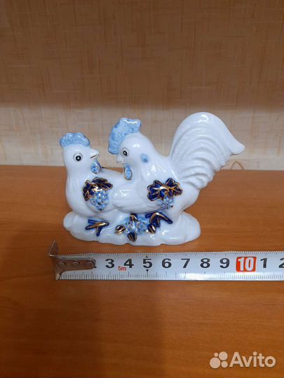 Фарфоровые статуэтка