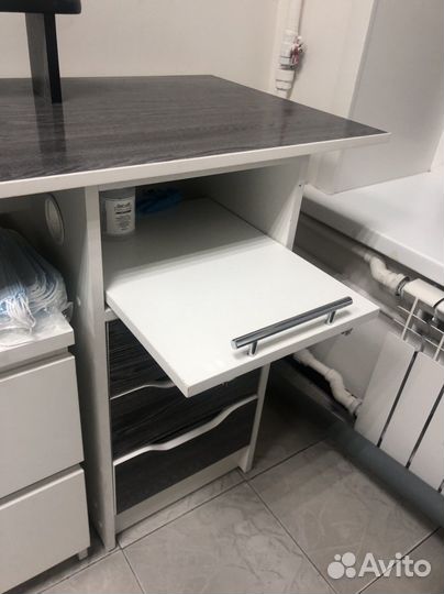 Маникюрный стол