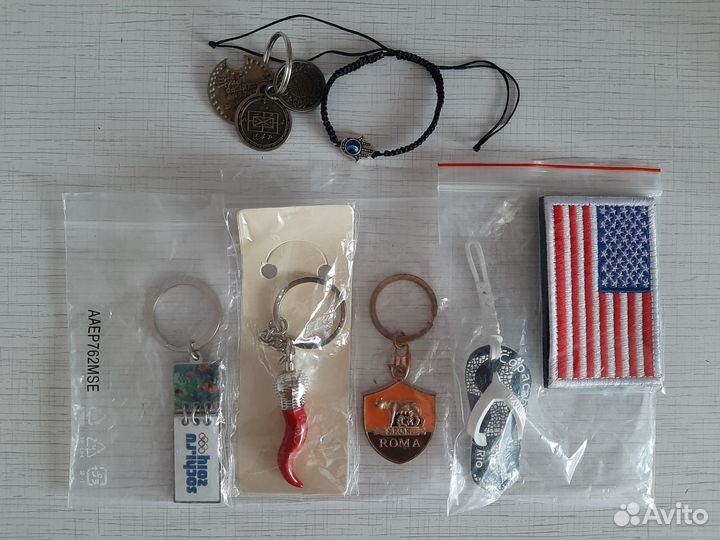 Брелоки, браслет, нашивка