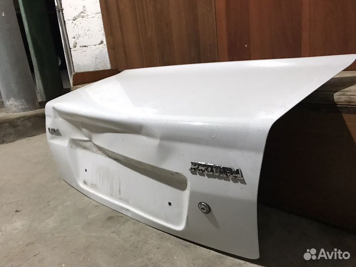 Крышка багажника на LADA priora